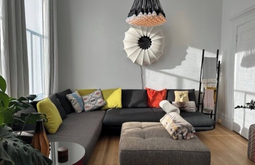 Mission District Apartamento | Mission jewel box filled with art and classic furniture, Garage parking & AC