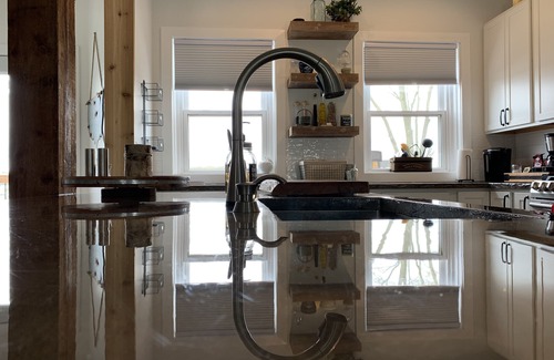 Le Claire Casa | Mississippi River Views and Downtown LeClaire all in one!