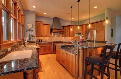Farviews - Pattee Canyon Casa | Missoula Family Retreat