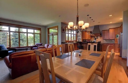 Farviews - Pattee Canyon Casa | Missoula Family Retreat