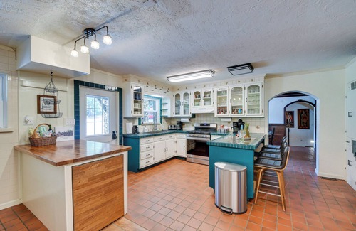 Saint Mary Casa | Missouri Castle w/ Private Lake, Pool & 100 Acres!