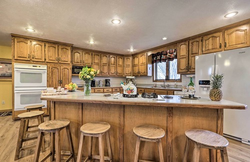 Buffalo Casa | Missouri Getaway w/ Pasture Views & Patio!
