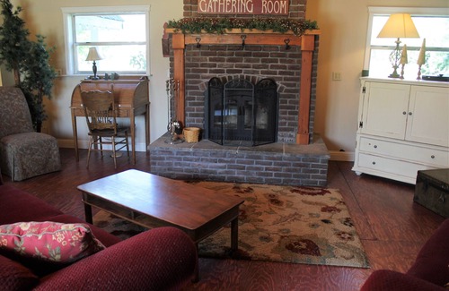 Chester Casa | Mistletoe Manor; Su hogar mientras visita el hermoso área del lago Almanor