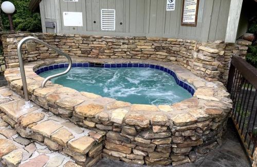 Chalet Village Casa | Misty Mountain By Beyond Expectations W Hot Tub