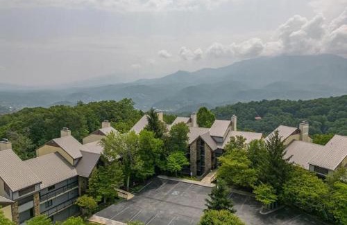 Chalet Village Casa | Misty Mountain By Beyond Expectations W Hot Tub