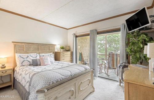 Chalet Village Casa | Misty Mountain By Beyond Expectations W Hot Tub