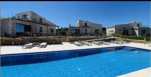 Pyrgos Psilonerou Villa | Mitos Villas Gerani 300sqm 8rooms&6baths 20 sleeps