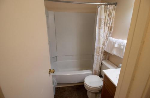 Snowshoe Apartamento | ML315 Budget Friendly Next To Slopes No Frills AFFORDABLE