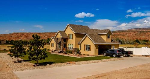 Moab South Valley Casa | Moab Desert Home, 4 Bedroom Private House, Sleeps 10, Pet Friendly