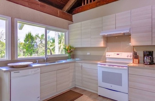Kahuku Casa | Moani Kai: recientemente renovado, playa semiprivada, cerrada, ba��era de hidromasaje, cancha deportiva, patio grande
