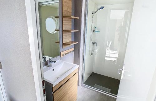 Jullouville-les-Pins Casa | Mobil-home tout confort près de la plage avec piscine chauffée, 3 chambres, terrasse et parking - FR-1-361A-74