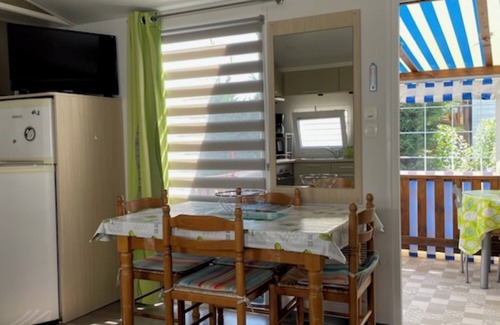 Les Moutiers-en-Retz Alquiler De RV | Mobil-home 'Mobil-home Kapa - Proche Mer' con piscina compartida, terraza privada y jardín privado