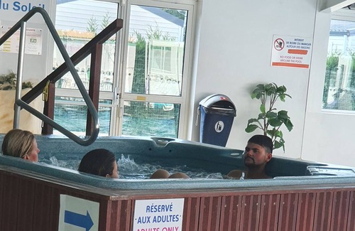 Les Mathes Alquiler De RV | Mobil Home 'Au Coin Du Bonheur' con piscina compartida, terraza privada y aire acondicionado