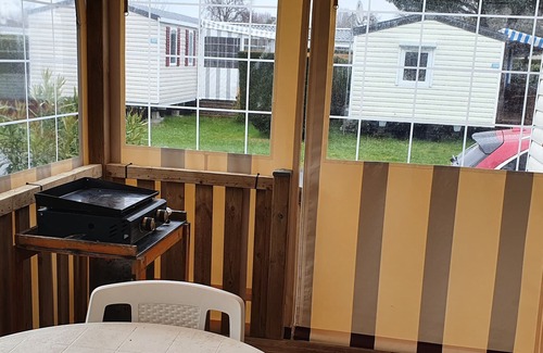 Les Mathes Alquiler De RV | Mobil Home 'Au Coin Du Bonheur' con piscina compartida, terraza privada y aire acondicionado