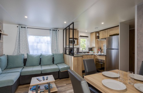 Saint-Jean-de-Monts Alquiler De RV | Mobil Home 'Mobil Home 6pers Tout Équipé' con piscina compartida, terraza privada y balcón