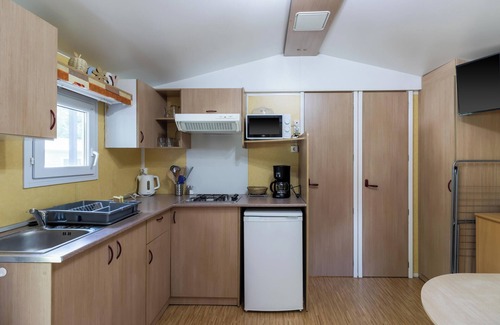 Saint-Pompont Casa | Mobile Home 'Le Chene' with Shared Pool, Private Terrace and Private Garden