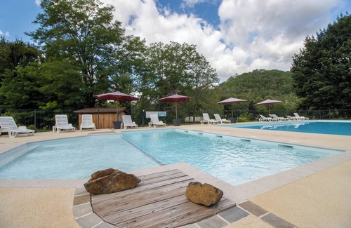 Saint-Pompont Casa | Mobile Home 'Le Chene' with Shared Pool, Private Terrace and Private Garden