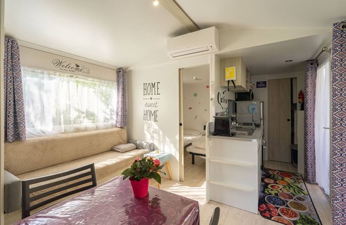 Les Mathes Alquiler De RV | Mobil Home 'La Palmyre 4etoiles' con terraza privada, jardín privado y aire acondicionado