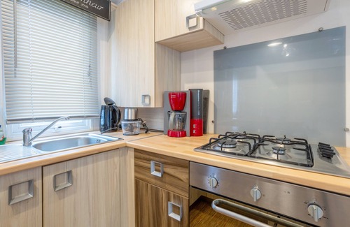 Pont-Aven Alquiler De RV | Mobilhome 'Mobilhome 6 Pers Face Piscine' con piscina compartida y terraza privada