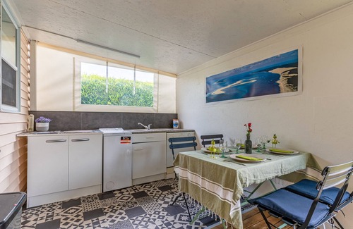 Gujan-Mestras Alquiler De RV | "Mobilhome Bord De Mer Gujan Mestras" con piscina compartida, terraza privada y aire acondicionado