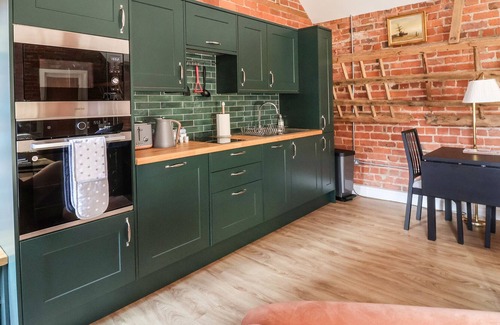 Nether Poppleton Otro | MODEL FARM CART SHED, romantic, character holiday cottage in York