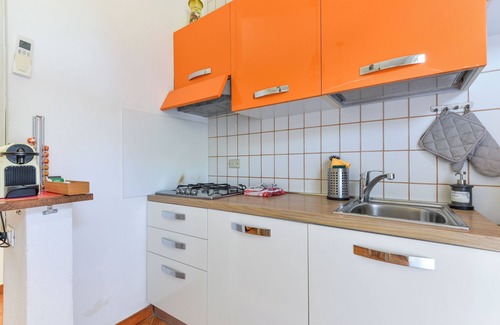 Lacona Apartamento | Modern Holiday Apartment with Garden, Air Conditioning and Wi-Fi