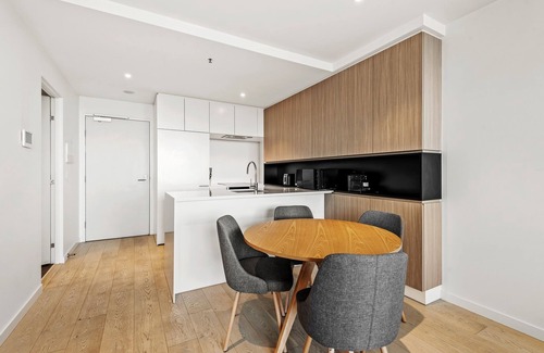 Flemington Apartamento | Modern 1-Bed & City Views, Steps from Racecourse