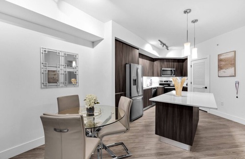 Doral Apartamento | Modern 1 Bed in Downtown Doral With Free Parking