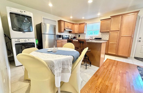 Danville Apartamento | Modern 1-bedroom apartment in amazing Danville with garage, AC, WiFi