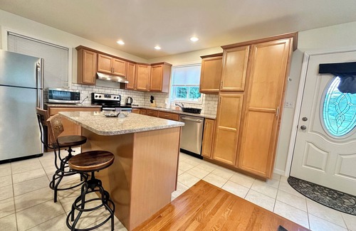 Danville Apartamento | Modern 1-bedroom apartment in amazing Danville with garage, AC, WiFi