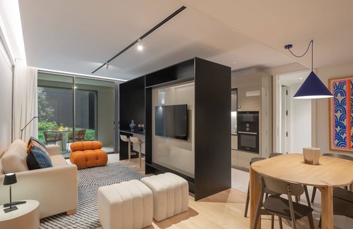 Old Town Apartamento | Modern 1-Bedroom w/Private Patio @ Savoy Insular