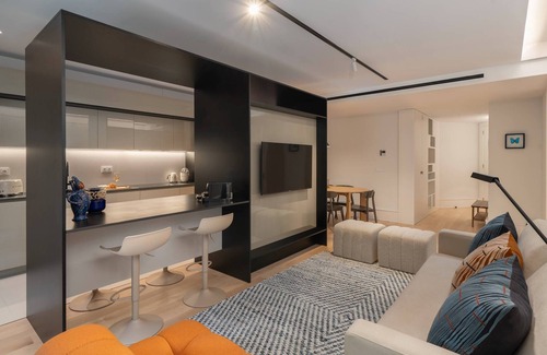 Old Town Apartamento | Modern 1-Bedroom w/Private Patio @ Savoy Insular