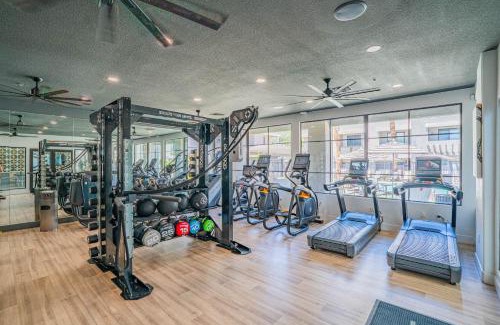 Glendale Sports and Entertainment District Apartamento | Modern 1BD Walk to Westgate Pool Gym WD