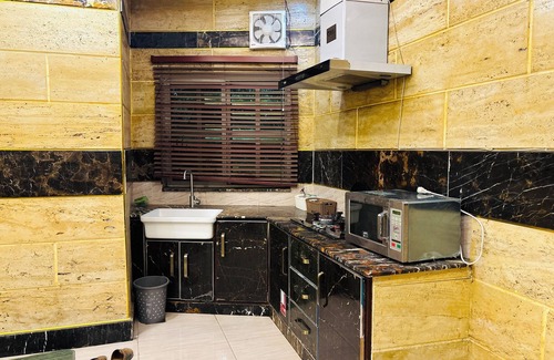 Gulberg Apartamento | Modern 1BR Apartment & Kitchen Near MM Alam, Gulberg 3, Liberty Market, Stadium