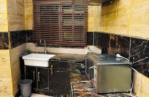 Gulberg Apartamento | Modern 1BR Apartment & Kitchen Near MM Alam, Gulberg 3, Liberty Market, Stadium