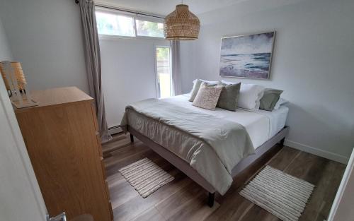 Lower Mount Royal Apartamento | Modern 1br Apt, Up to 4 people, Steps to 17th Ave, Downtown & Stampede