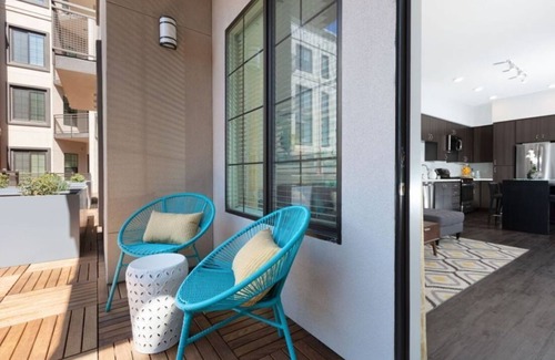 Downtown Condominio | Modern 1BR Condo at 300 Railway w Pool & Fire Pit