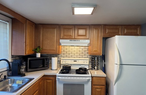 District Heights Cama Y Desayuno | Modern 1BR Near DC – Quiet Comfort, Fast Commute