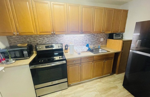 Elkins Park Apartamento | Modern 1BR Retreat in Elkins Park Monthly Discount