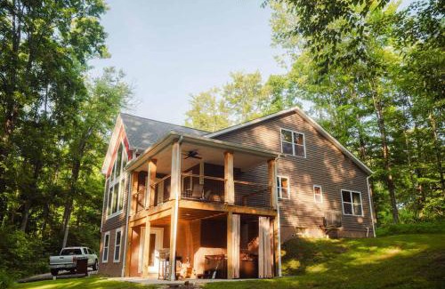 Rockbridge Casa | Modern 2 BD cabin with hot tub & Games & Central Loc
