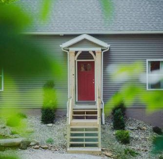 Rockbridge Casa | Modern 2 BD cabin with hot tub & Games & Central Loc