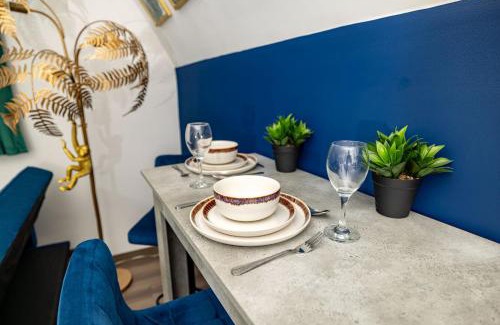 High Wycombe Apartamento | Modern 2-Bed Apartment - Near Train and Town - Parking Available