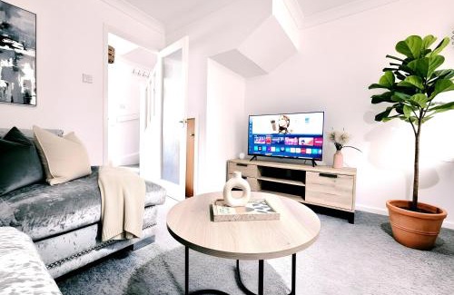 Little Stoke Casa | Modern 2-bed , Bradley Stoke, NR Parkway Station, Free Parking