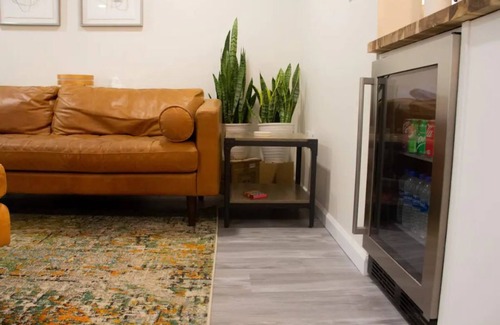 East Stroudsburg Casa | Modern 2 Bedroom Townhome w/ Fireplace & Jacuzzi Room