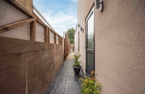 Preston Casa | Modern 2-Bedroom Annex in London