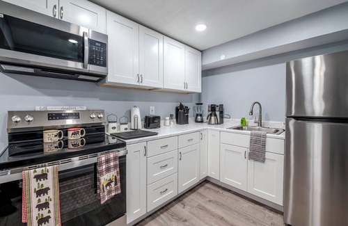 Derry Apartamento | Modern 2-bedroom 1 bathroom apartment with private entrance and fitness room.