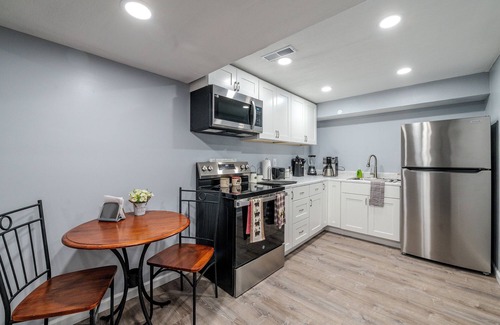 Derry Apartamento | Modern 2-bedroom 1 bathroom apartment with private entrance and fitness room.