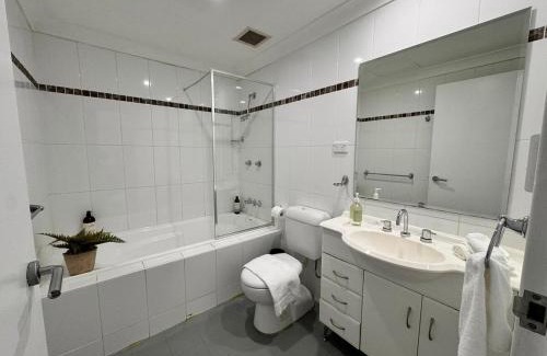 Parramatta Apartamento | Modern 2-Bedroom Apartment 7mins to Paramatta Train Station