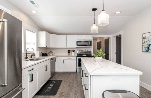 Ashley Oaks Casa | Modern 2 Bedroom Home in West Knoxville