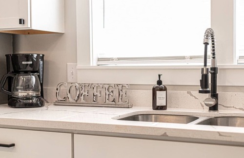 Ashley Oaks Casa | Modern 2 Bedroom Home in West Knoxville